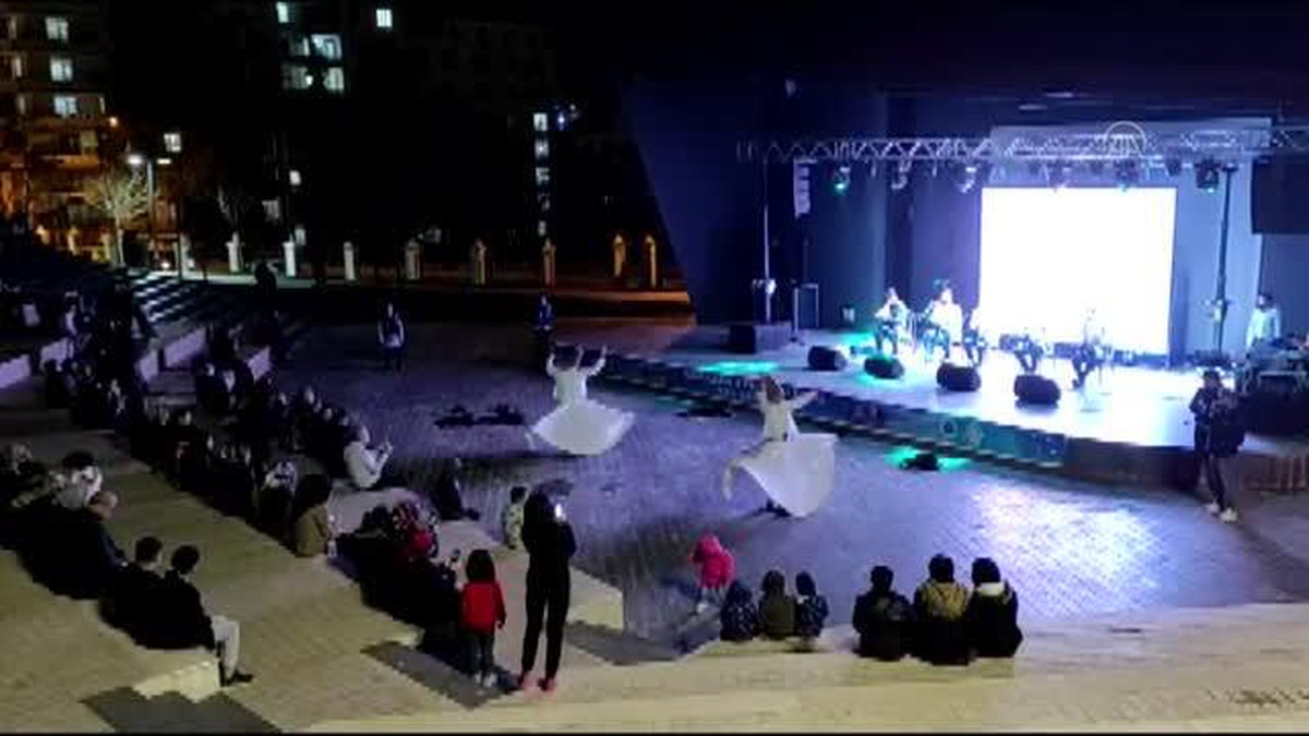 Grup Ravza, Belediye tarafından düzenlenen etkinlikte konser verdi