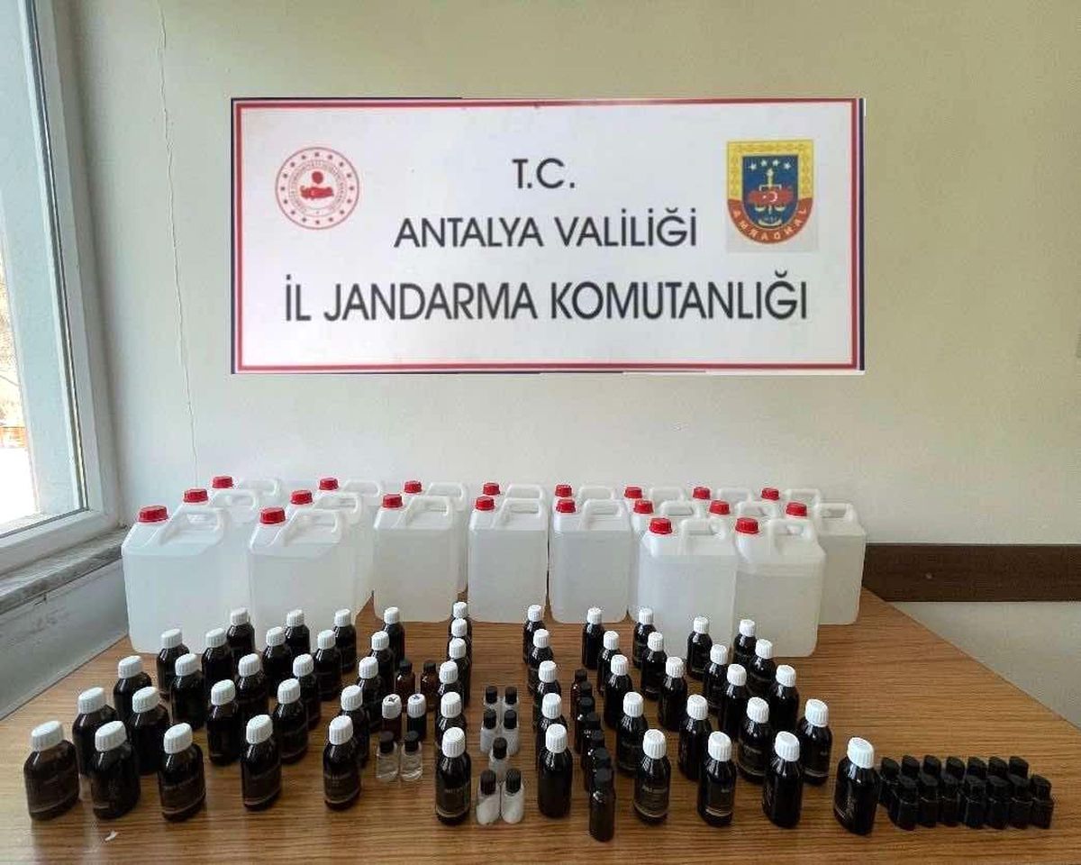 Antalya\'da 105 litre kaçak alkol ele geçirildi