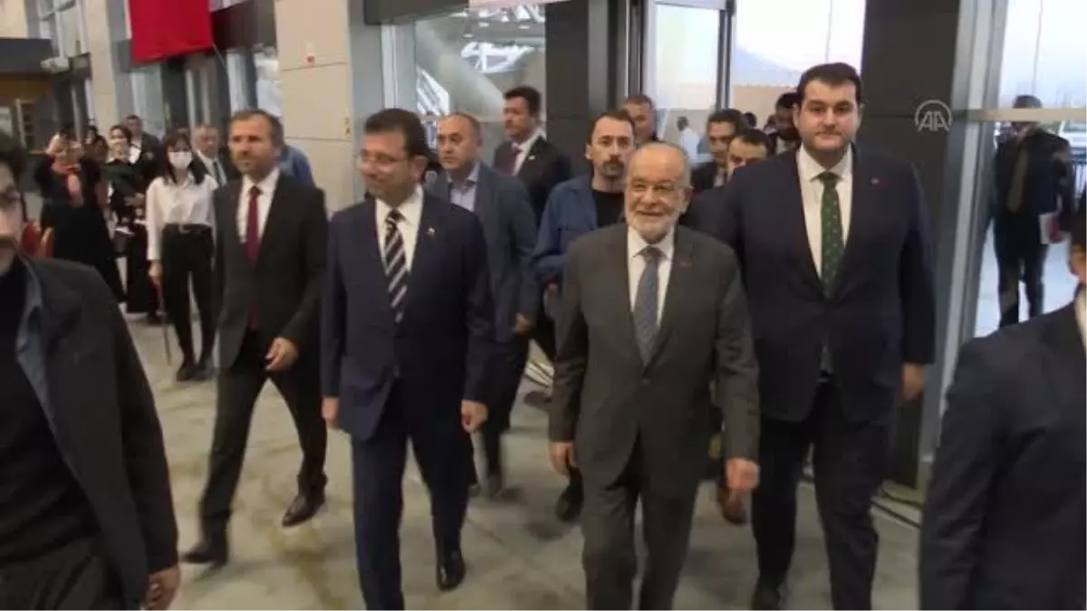Karamollaoğlu, partisinin İstanbul İl Başkanlığı iftarında konuştu