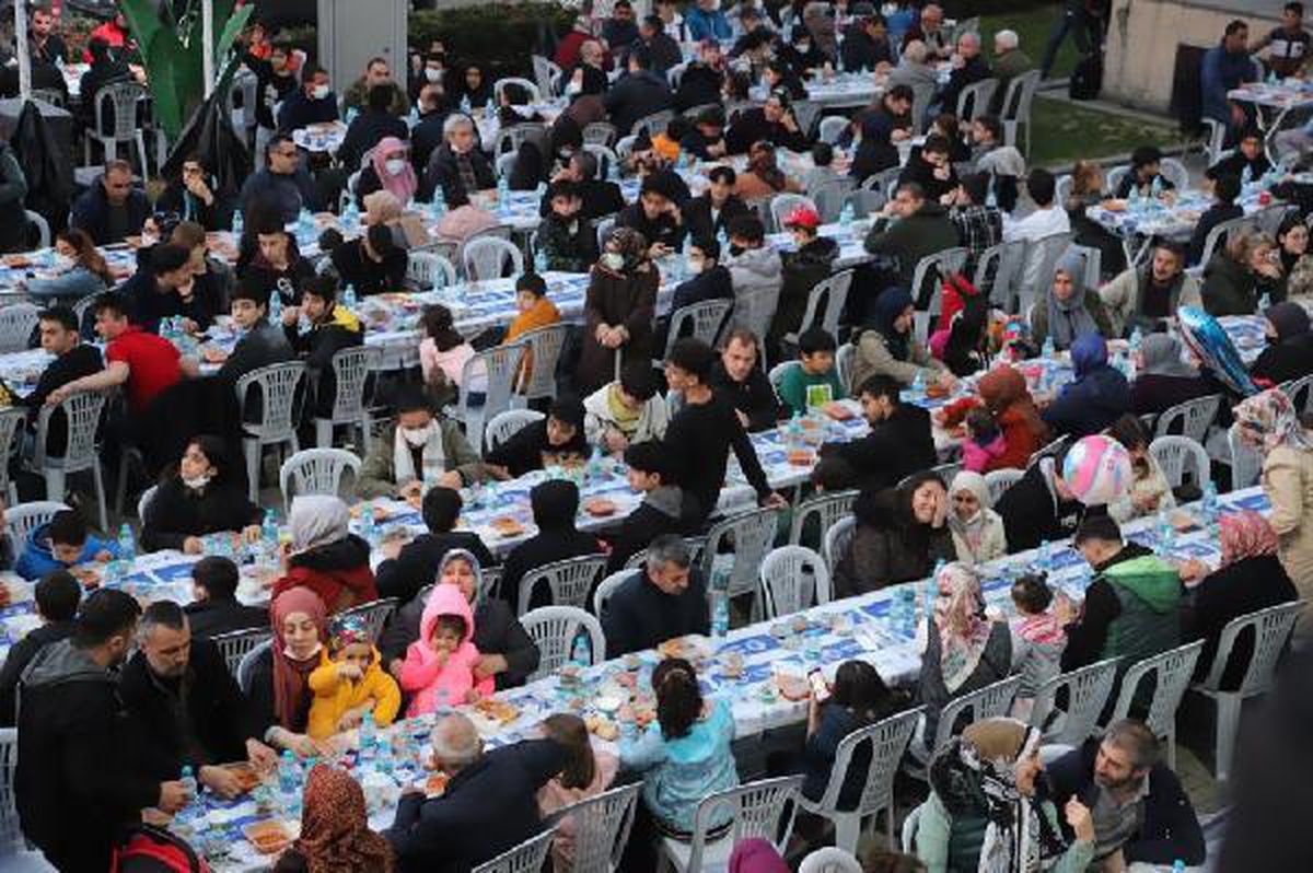Kartal\'da iftar programları düzenlenmeye devam ediyor