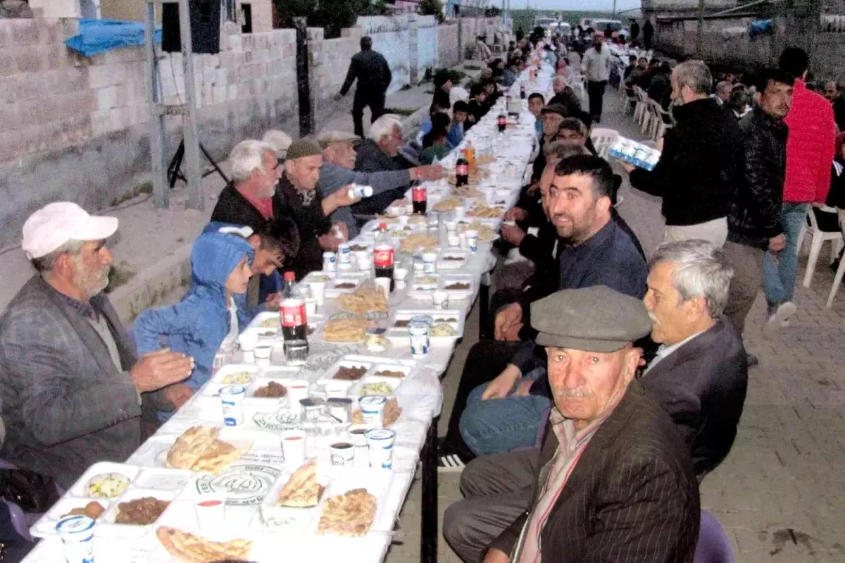 Kaymakamı Sevgili ile Belediye Başkanı Doğru ihtiyaç sahibi ailelerle iftar yaptı