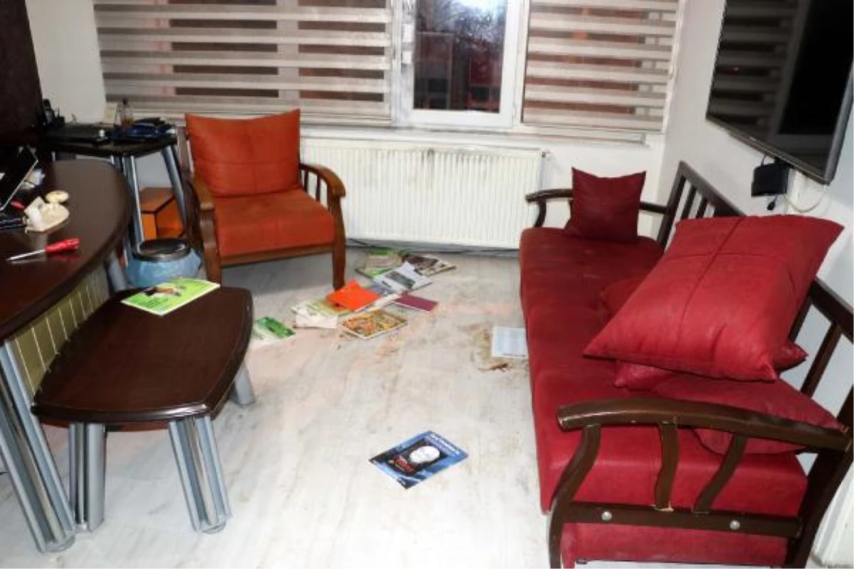 Kayseri\'de gazeteci ile MHP\'den istifa eden konuğu saldırıya uğradı