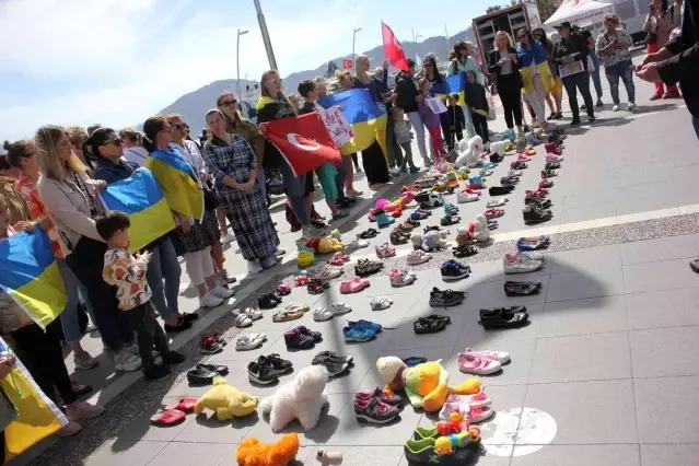 Son dakika! Marmaris'te yaşayan Ukraynalılar savaşta ölen çocuklar için toplandı