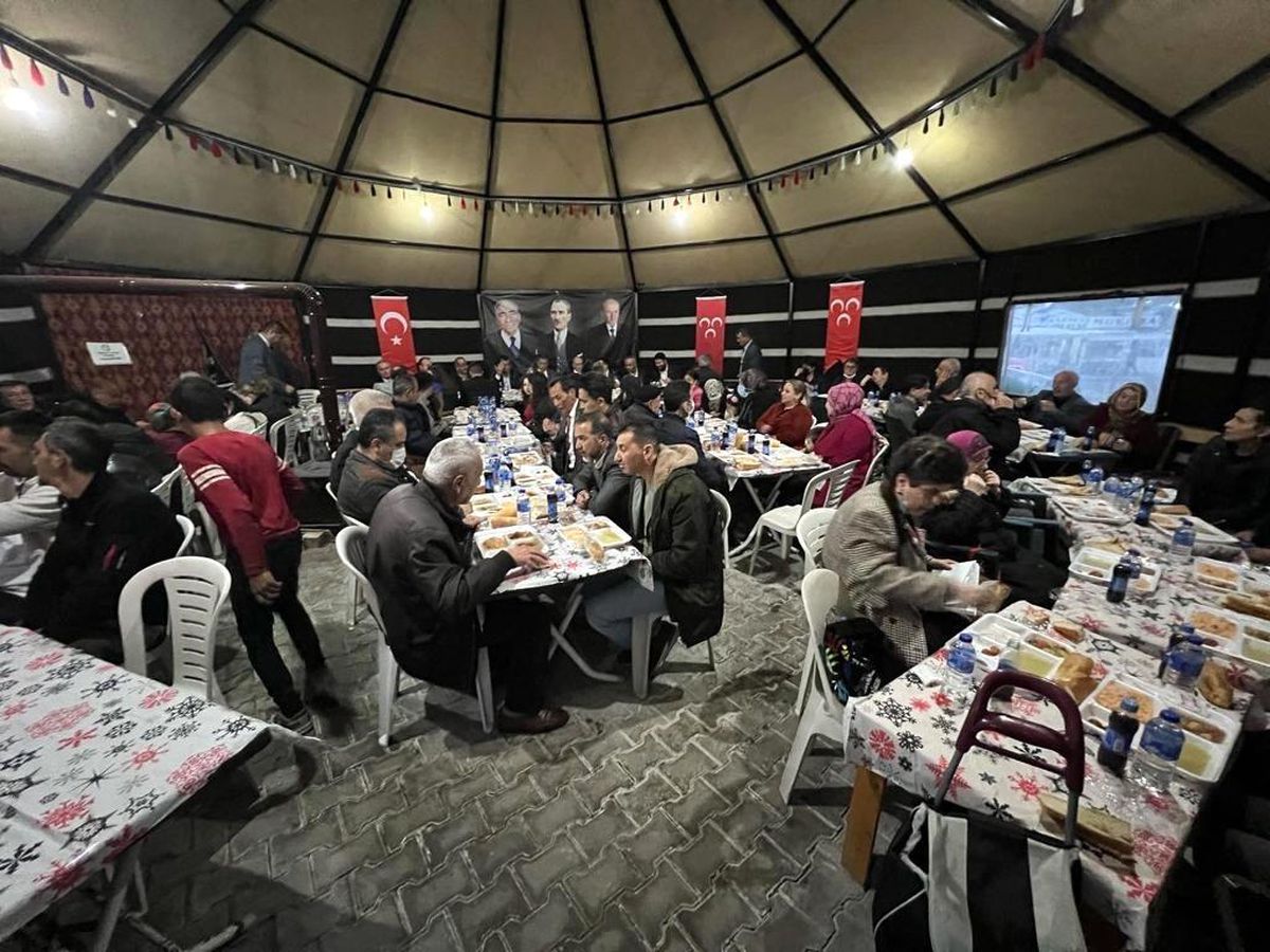 MHP Çankaya İlçe Başkanlığı Ramazan ayında Yörük keçi kılı çadırında vatandaşları ağırlıyor