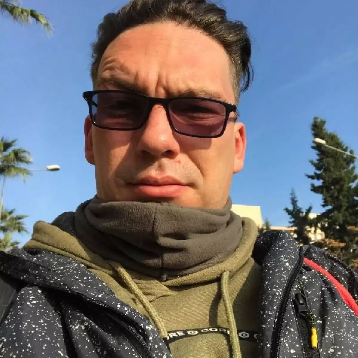 Otomobilde tartıştığı oğlunu satırla öldürdü