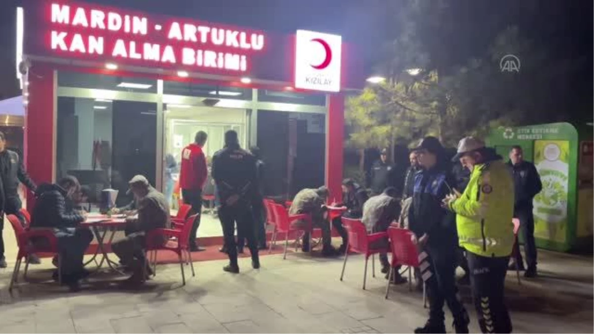 Polisler Türk Kızılay\'a kan bağışında bulundu