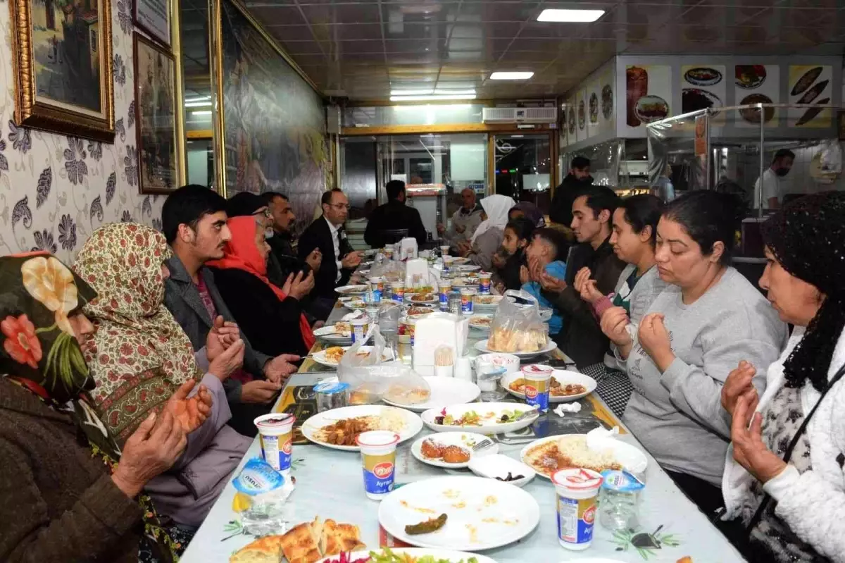 Romanlar Bozüyük\'teki iftarda bir araya geldi