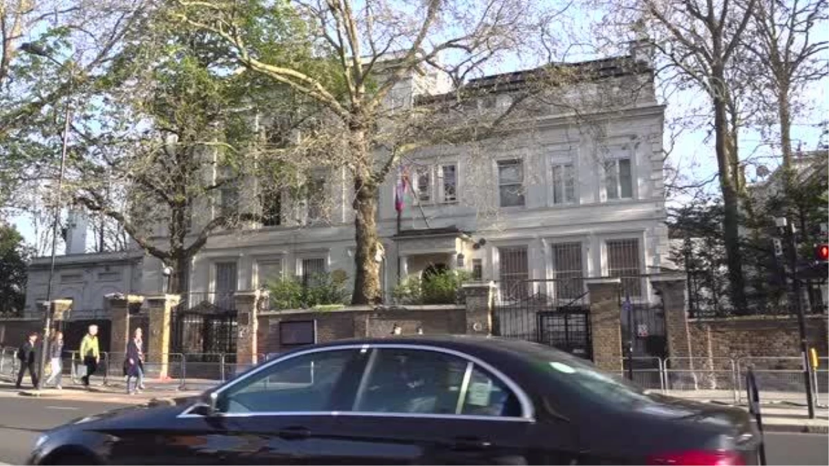 Rus askerlerinin Ukraynalıların evlerini "soyması" Londra\'da protesto edildi