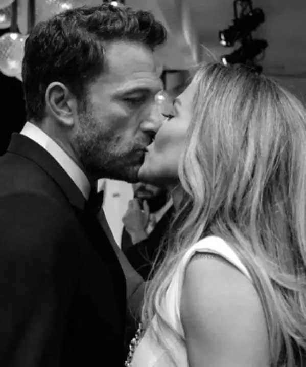 Sessiz Sedasız Nişanlandılar!