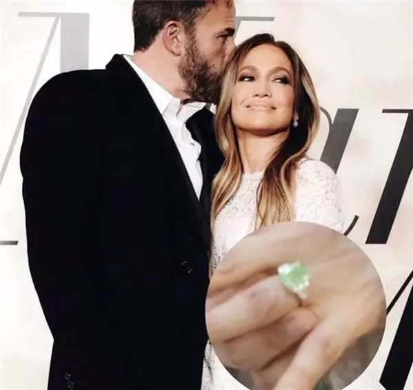 Sessiz Sedasız Nişanlandılar!