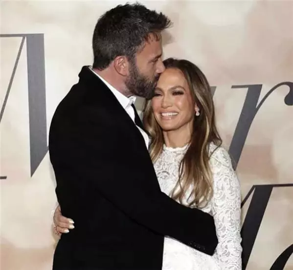 Sessiz Sedasız Nişanlandılar!