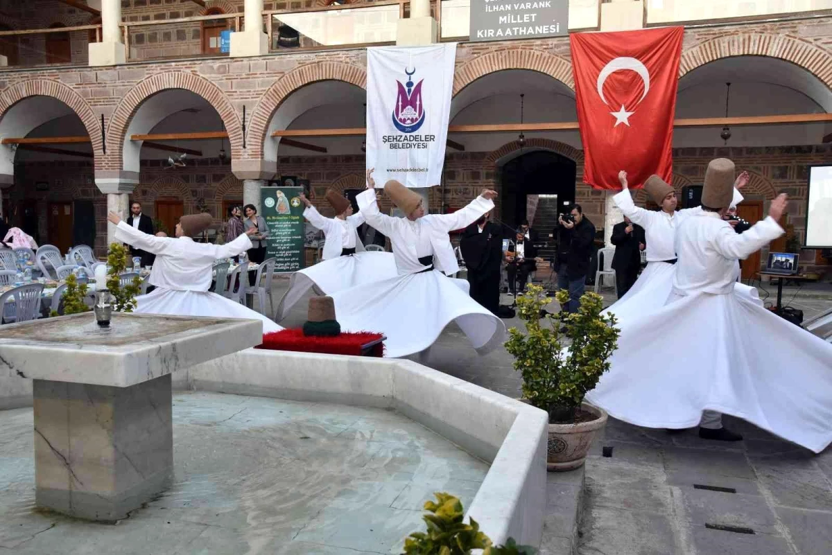 Vali Karadeniz ve eşi Zehra Karadeniz vatandaşlarla iftar sofrasında buluştu