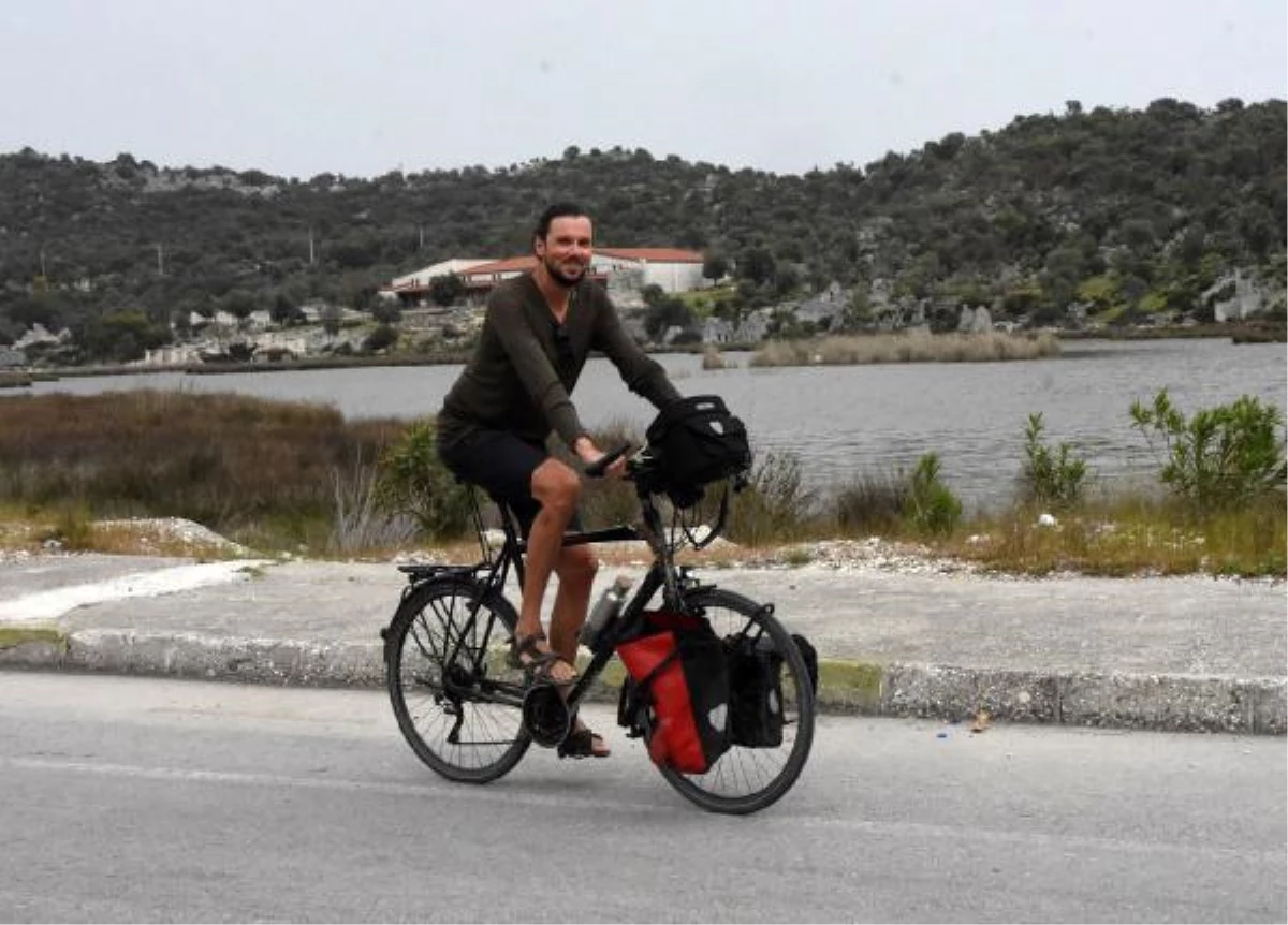 Alman mühendis, bisikletle 11 ülke gezip Türkiye\'ye geldi