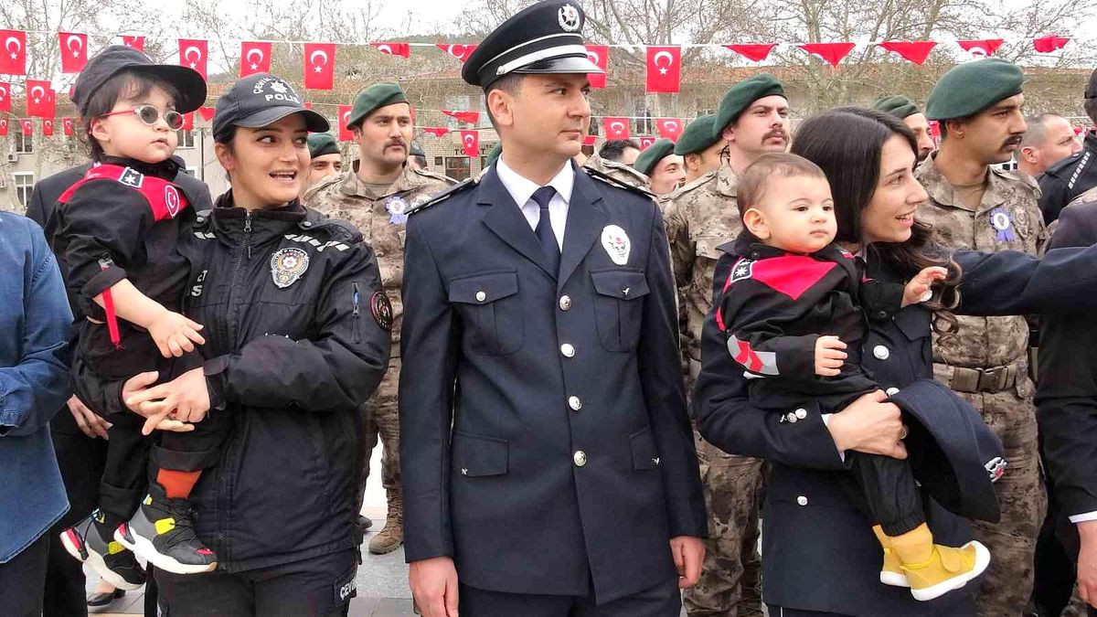 Son dakika: Annelerinin kucağındaki minik polisler ilgi odağı oldu