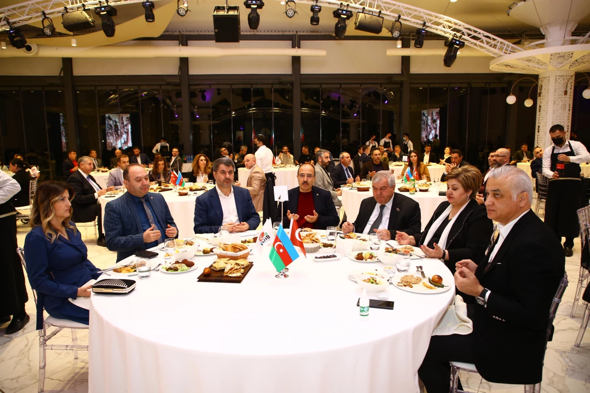 Azerbaycan\'daki Türk iş adamları iftar programında buluştu