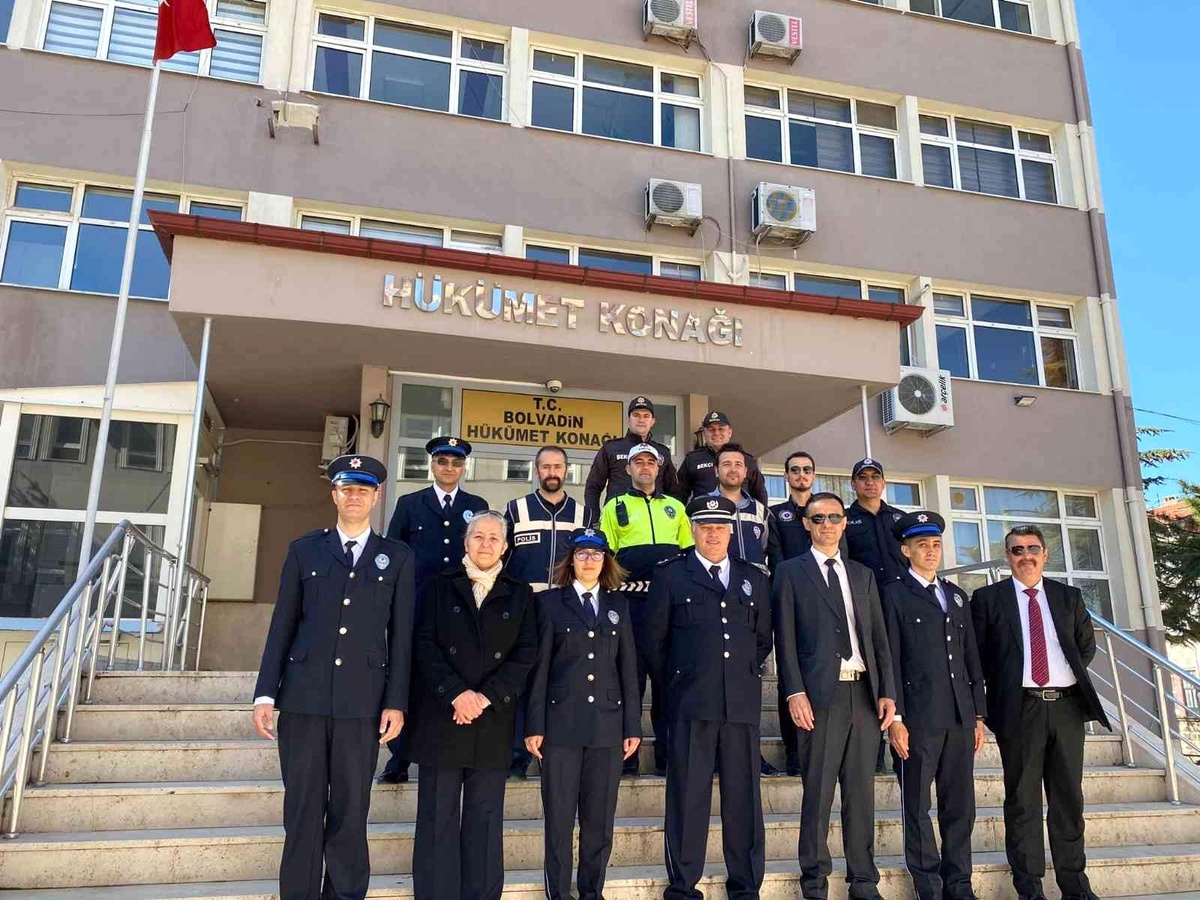 Bolvadin\'de Polis Günü geçit töreniyle kutlandı