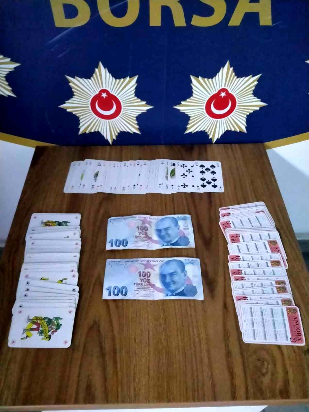 Bursa\'da kumarbazlara suçüstü baskın : 10 kişiye işlem yapıldı