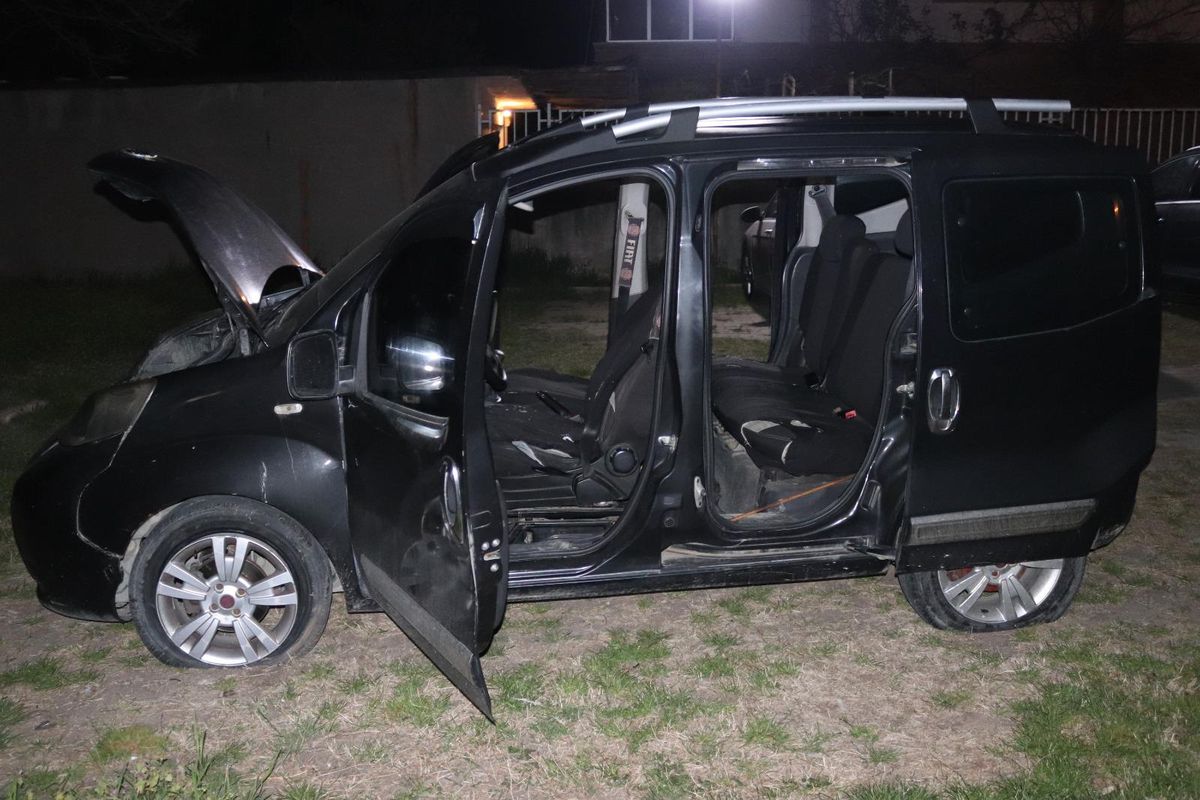 Son dakika gündem: Edirne\'de polis, "Dur" ihtarına uymayan aracı lastiklerine ateş açarak durdurdu