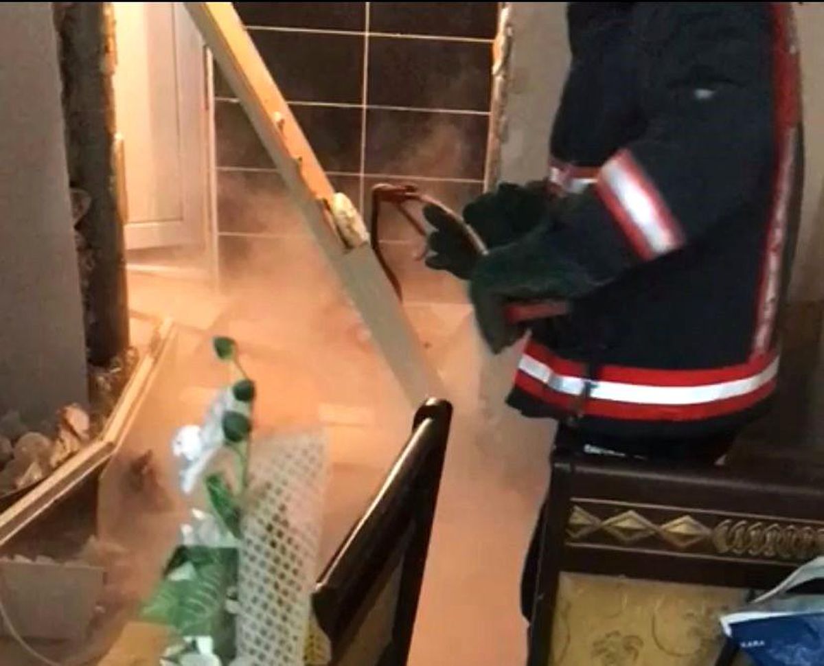 Eve giren yılan paniğe sebep oldu