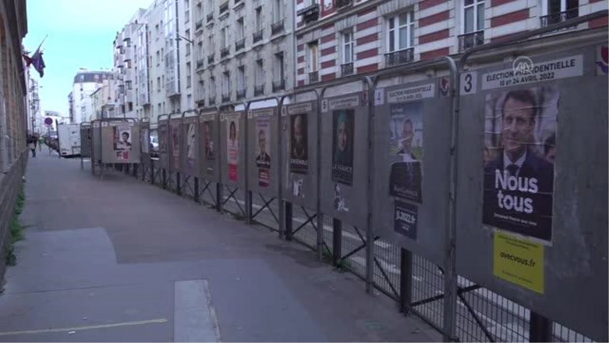 Fransız sokak sanatçısı, cumhurbaşkanı adaylarını en karşıt halleriyle resmetti