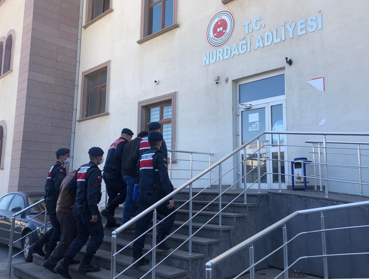 Gaziantep\'te tel çitleri çalan 2 şüpheli tutuklandı