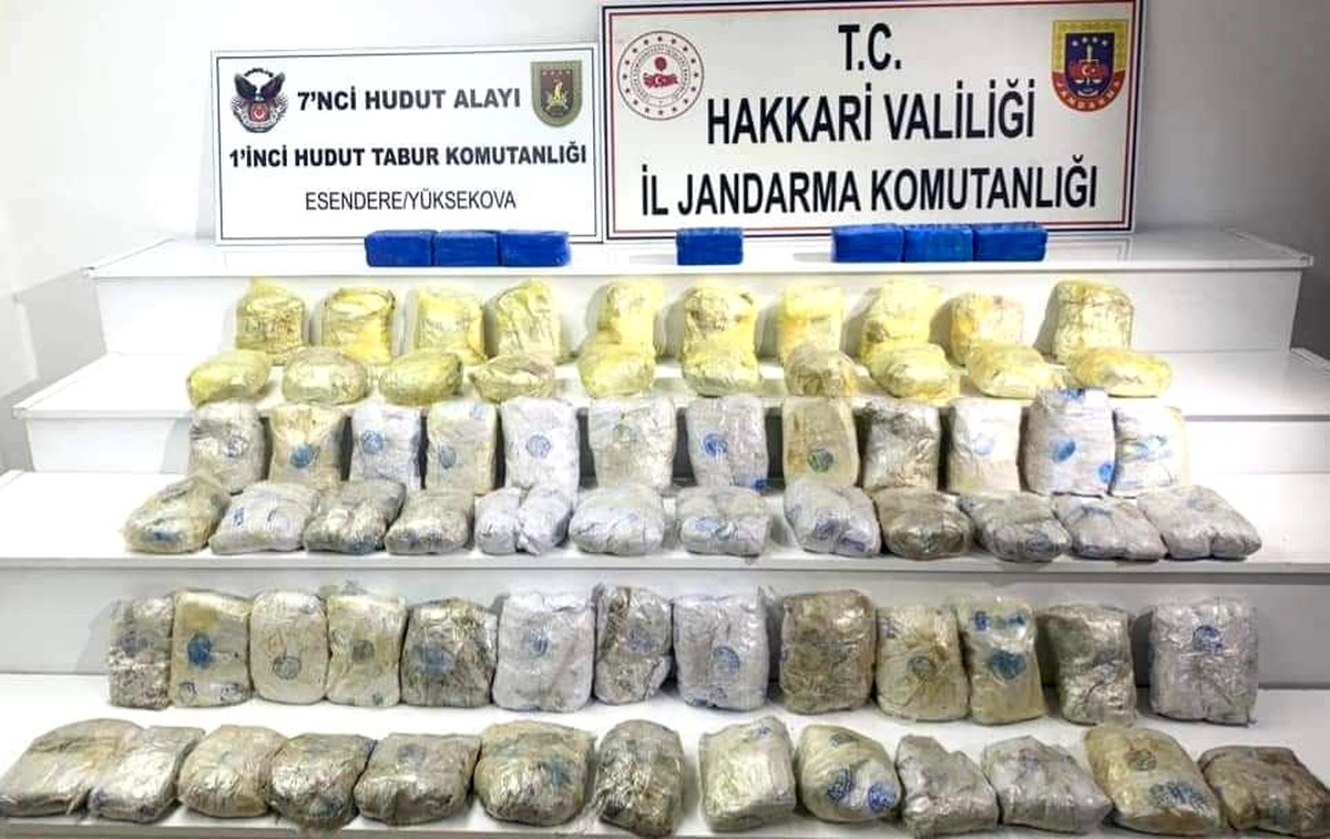 Hakkari\'de zehir tacirlerine darbe: 127 kilogram eroin ele geçirildi