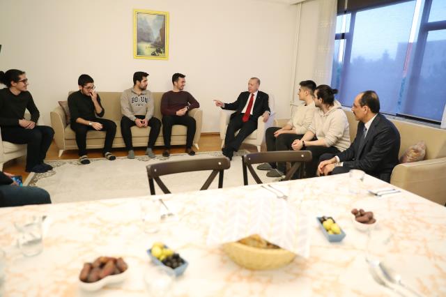 İftar sonrasında öğrencilerle paylaştı! İşte Cumhurbaşkanı Erdoğan'ın en sevdiği yemek
