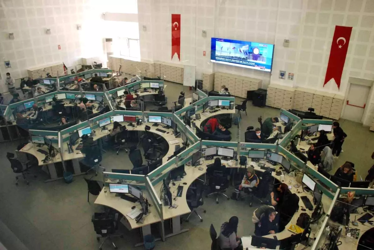 İzmir'in çalışkan arıları: 112 Acil Çağrı Merkezi