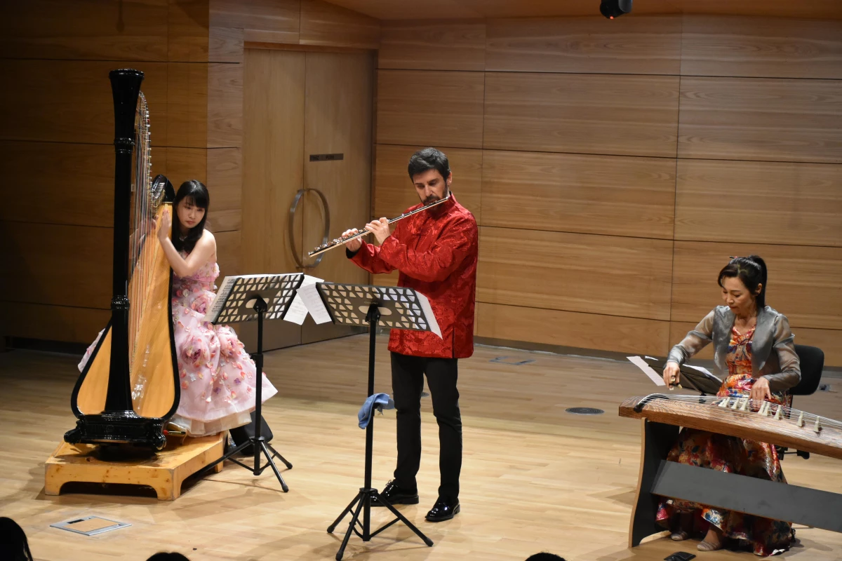 Japon ve Türk sanatçılardan "Koto, Arp, Flüt Trio Konseri"