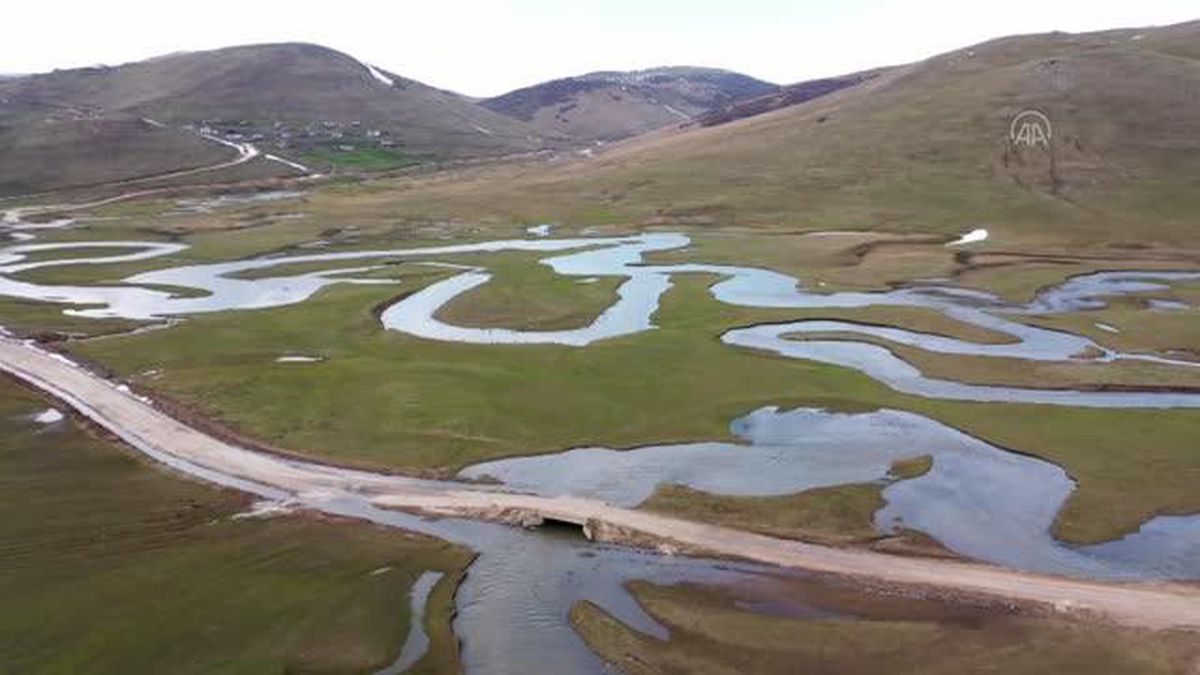 Karadeniz'in doğa harikası menderesleri ziyaretçilerini eşsiz manzarasıyla karşılıyor