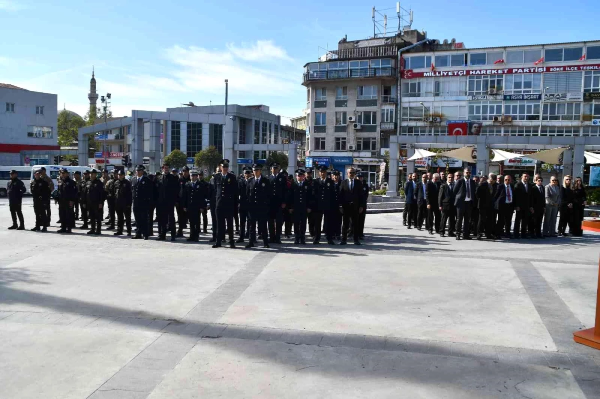 Söke\'de Polis Atatürk Anıtı\'na çelenk sundu