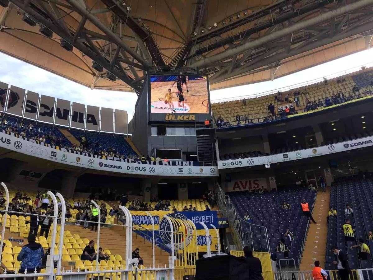 Taraftarlar Kadıköy'e akın etti