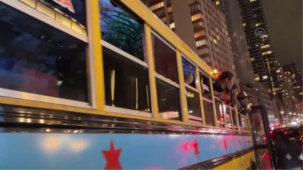 Times Meydanı\'nda basketbol otobüsü