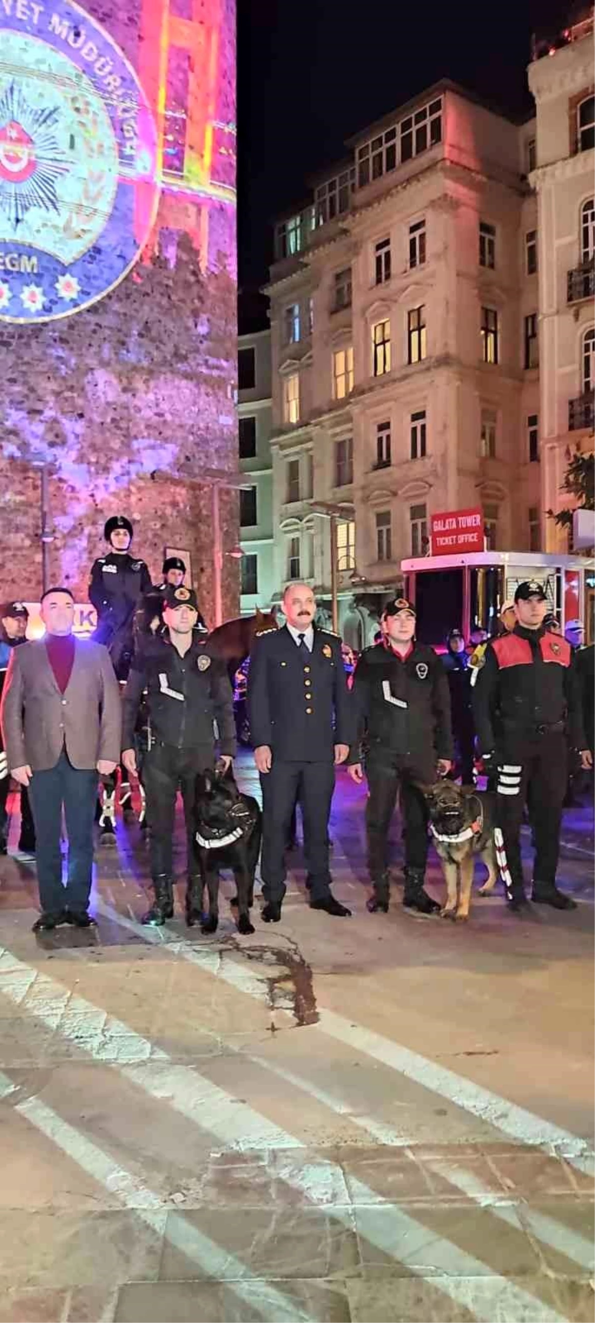 Türk Polis Teşkilatı\'nın 177. Kuruluş Yıldönümünü anlatan kısa film Galata Kulesine yansıtıldı