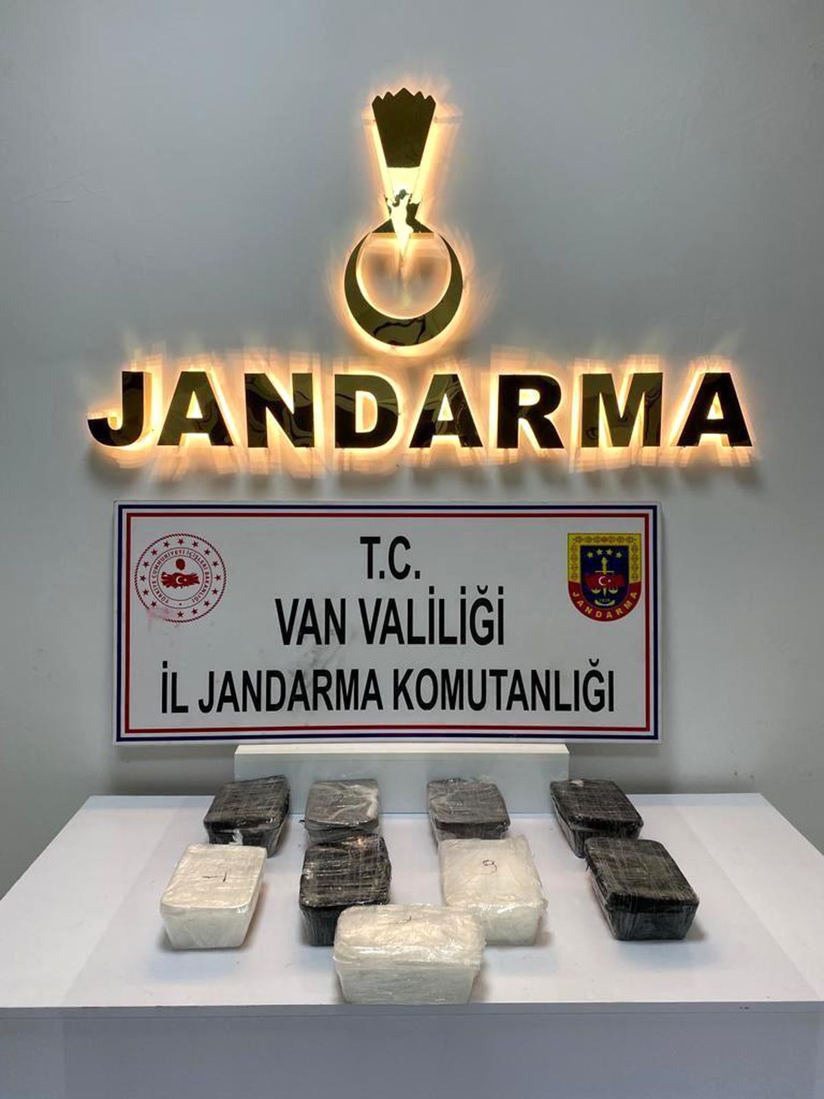 Van\'da 10 kilo 500 gram metamfetamin ele geçirildi