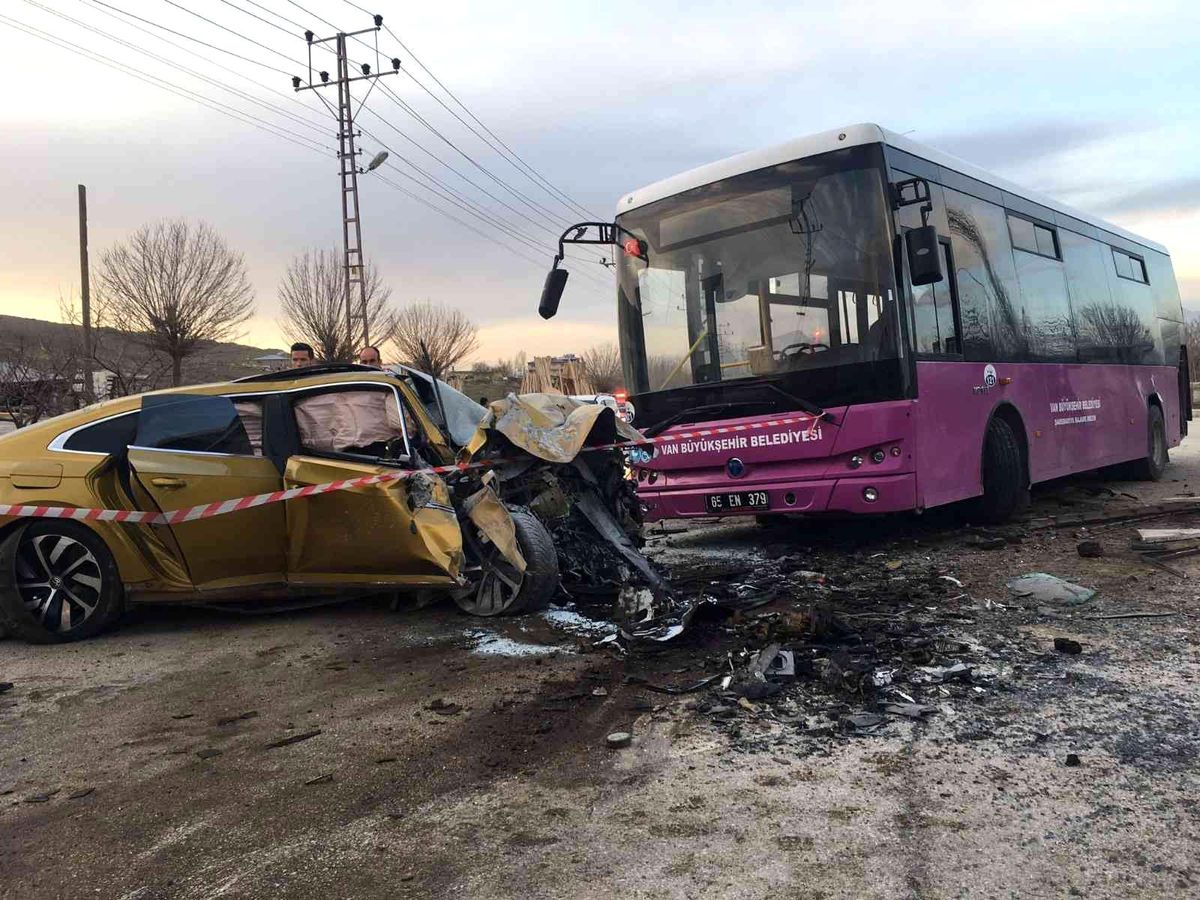 Son dakika haber | Van\'da trafik kazası: 1 ölü, 1 yaralı