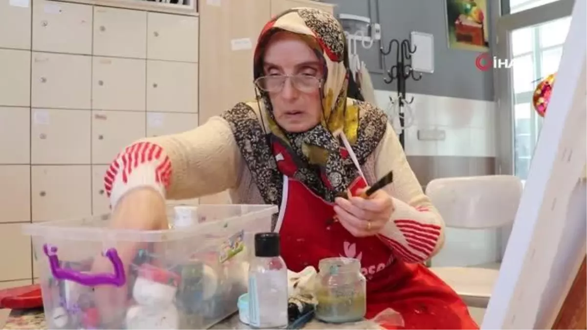 70'inde ressam olmak için kolları sıvadı: 72 yaşındaki Aliye teyzenin resim aşkı
