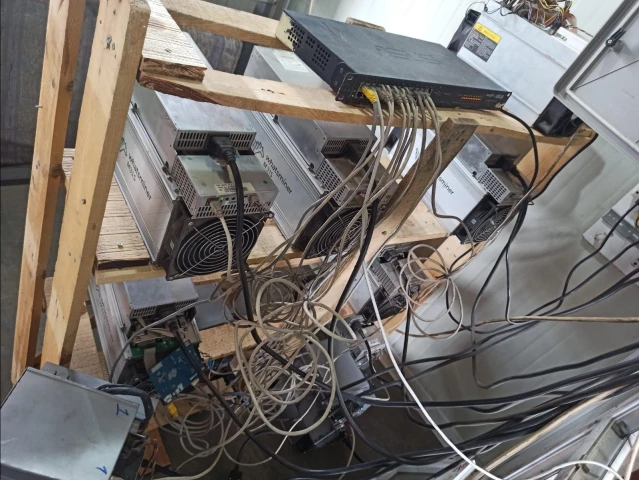 Kripto para madenciliği yapılan 10 kaçak bilgisayar ele geçirildi