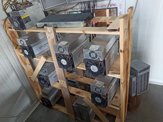 Kripto para madenciliği yapılan 10 kaçak bilgisayar ele geçirildi