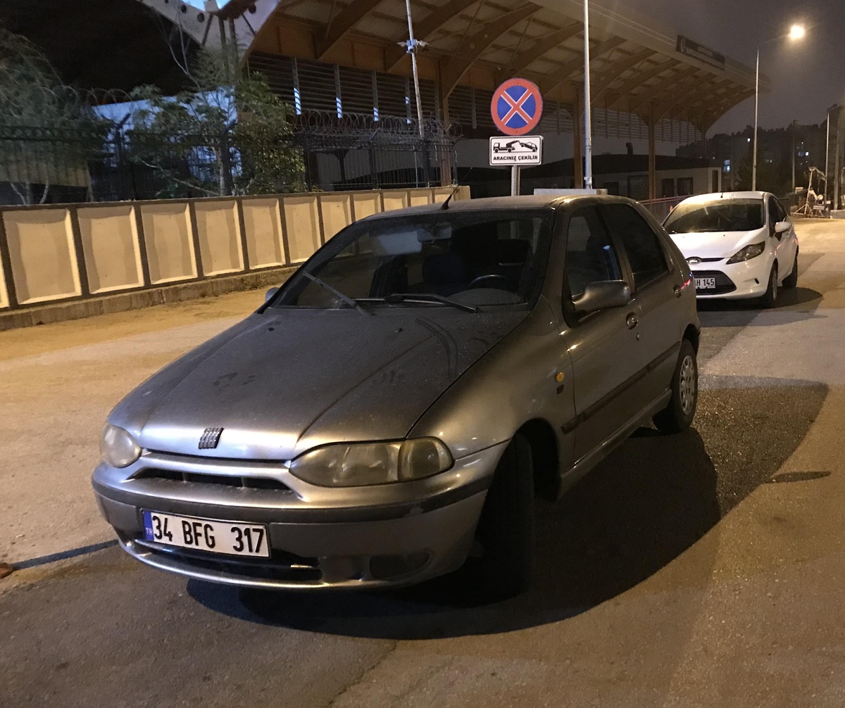 Adana\'da polisten otomobille kaçmaya çalışan şüpheliler kovalamaca sonucu yakalandı