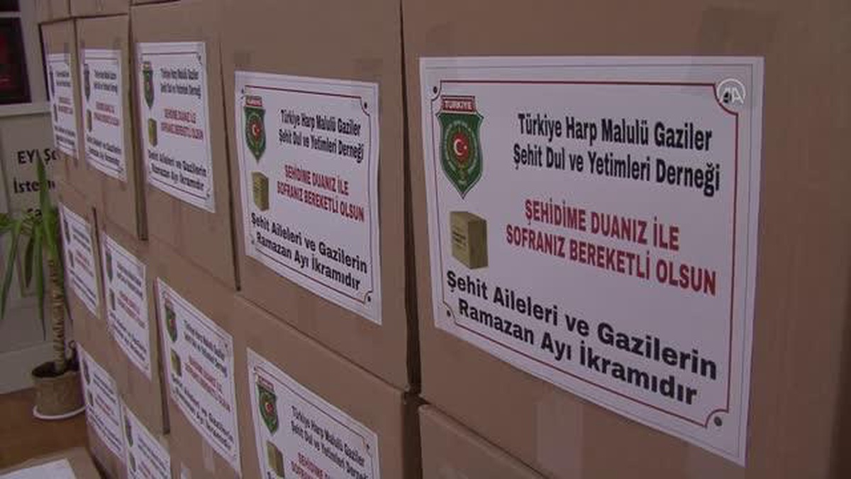 AFYONKARAHİSAR - Şehit isimlerinin yazılı olduğu ramazan kolileri ihtiyaç sahiplerine ulaştırılacak