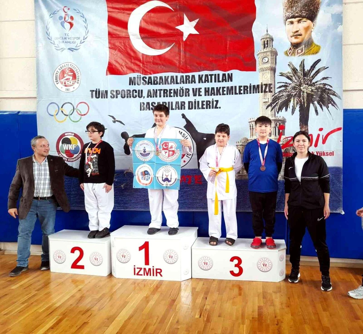 Aliağalı karatecilerden 15 madalya birden
