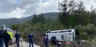 Antalya'da tur midibüsü devrildi: 7 turist yaralı