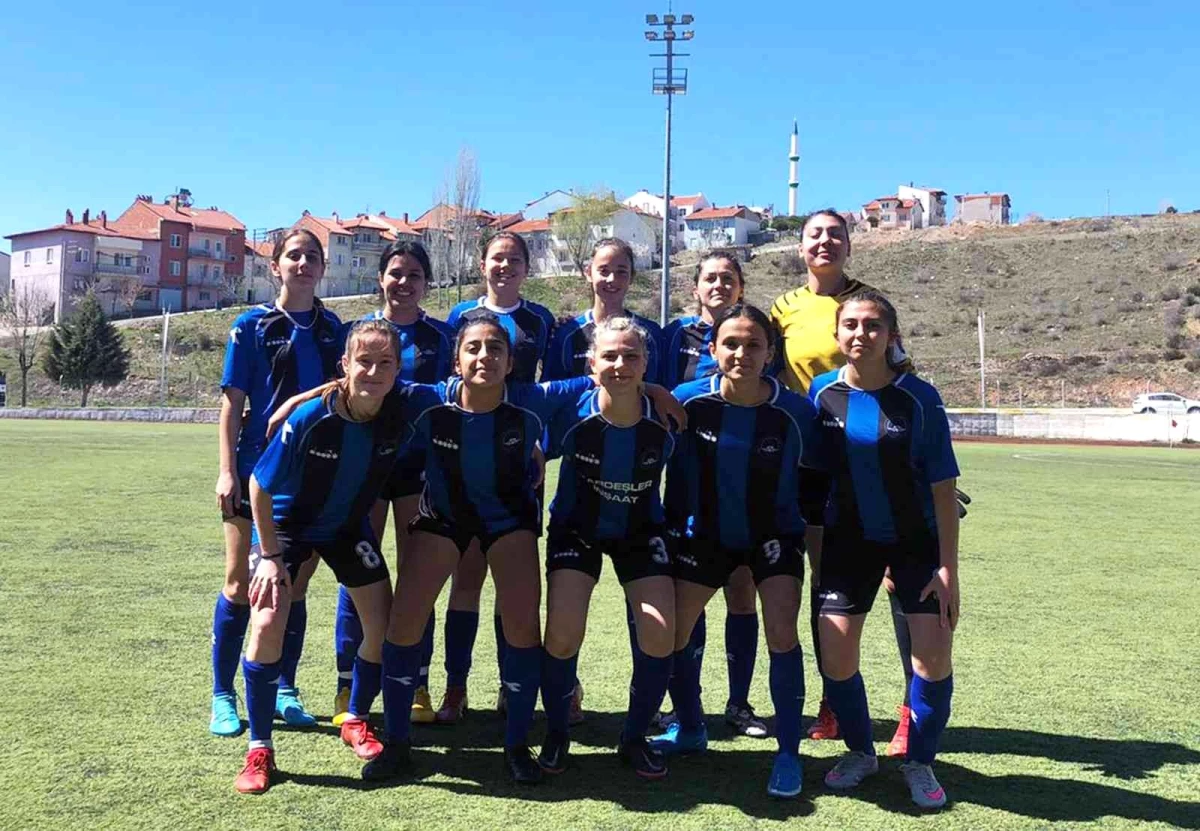 Atletikspor Kadın Futbol takımı ilk yarıyı lider tamamladı