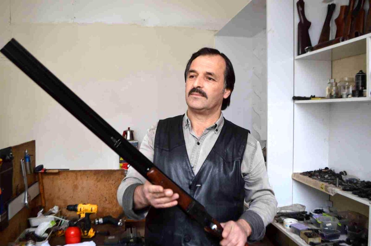 Avcılar, tüfeklerinin bakımını işte böyle yapıyor