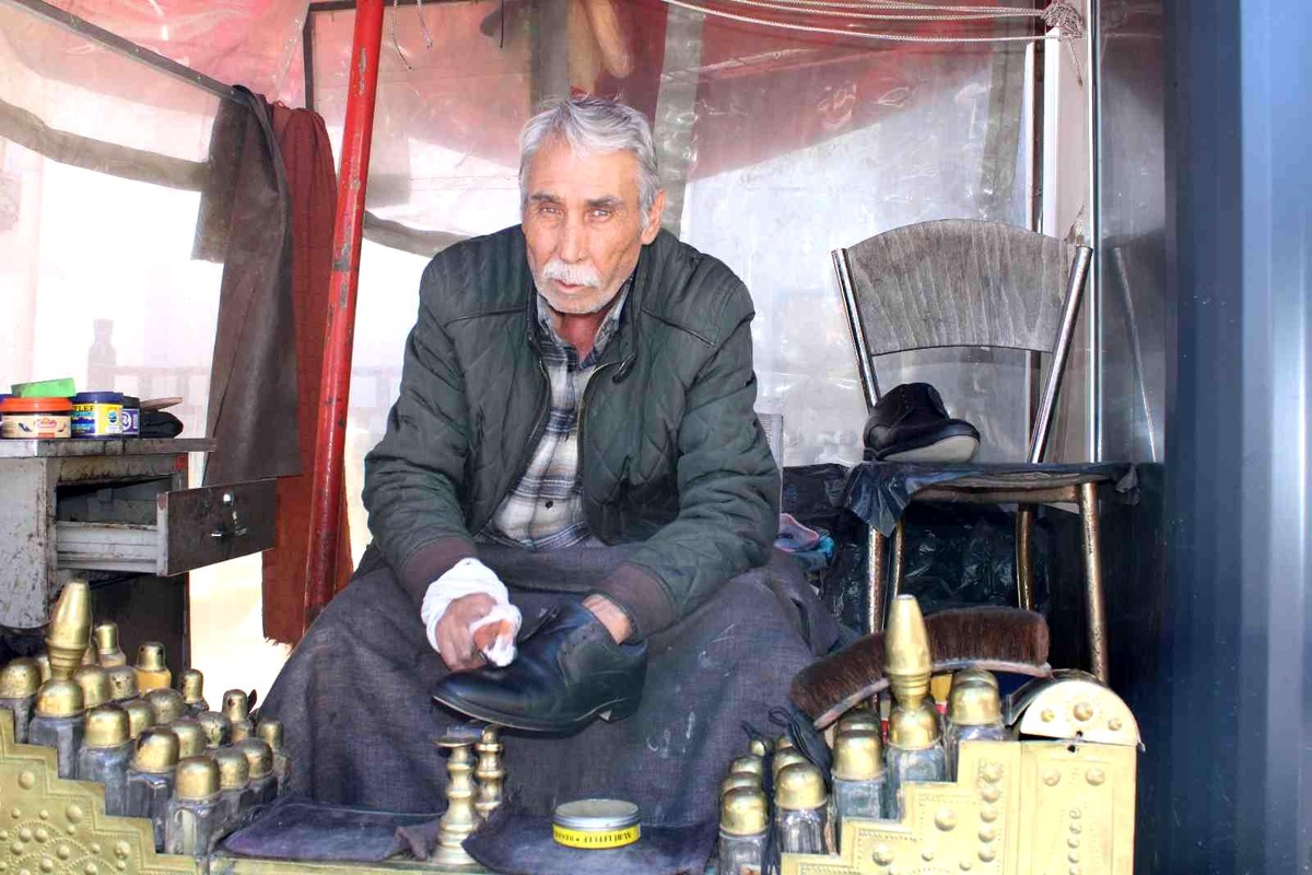 Ayakkabı boyacılarının işlerini trend ayakkabılar durdurdu