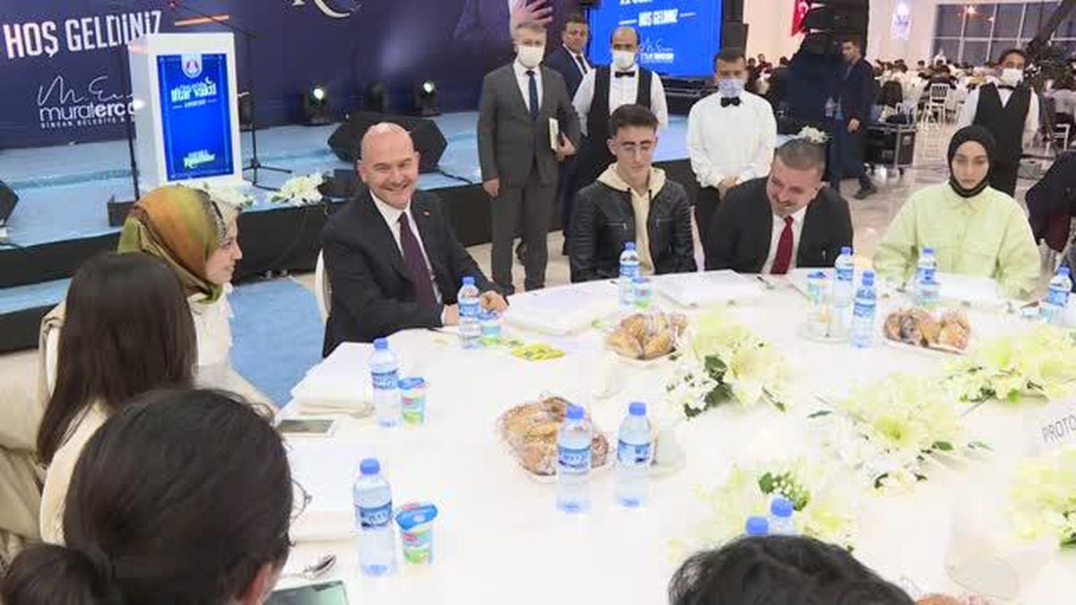 Bakan Soylu, gençlerle iftarda bir araya geldi