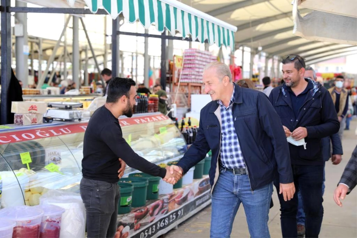 Başkan Atabay, pazar esnafını ziyaret etti