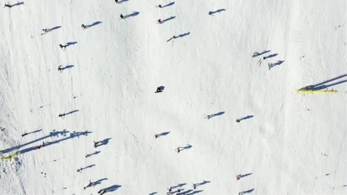BURSA/KOCAELİ/KAYSERİ/ERZURUM/BOLU - Anadolu\'nun kayak zirveleri sezonu "dolu dolu" geçirdi