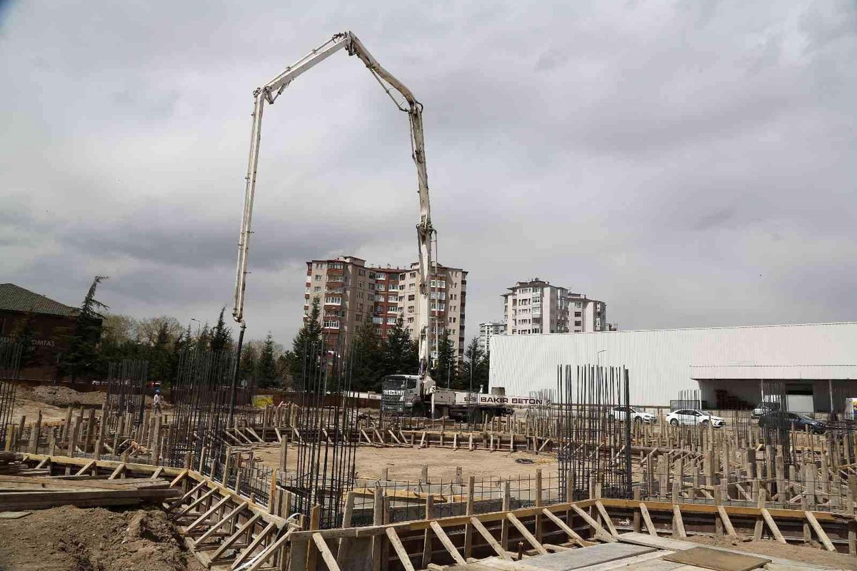 Kayseri Büyükşehir Belediyesi ile hayırsever işbirliğinde yapılacak caminin temeli atıldı
